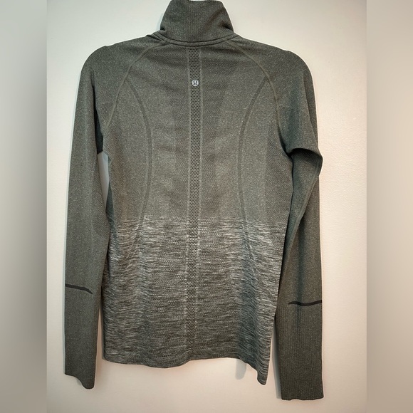 Lululemon Swiftly Tech 1/2 Zip
Heathered Black Gray Reflective Size 8 - Picture 5 of 8